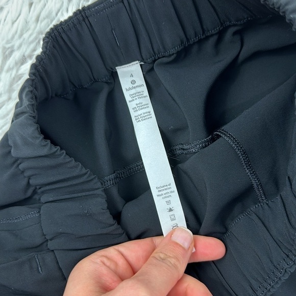 Lululemon On The Fly Skirt *21" Black - Picture 4 of 5